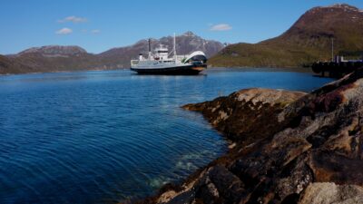 Ferry sounds from a ferry arriving and departing