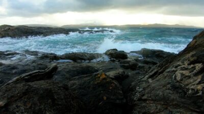 Ocean waves crashing